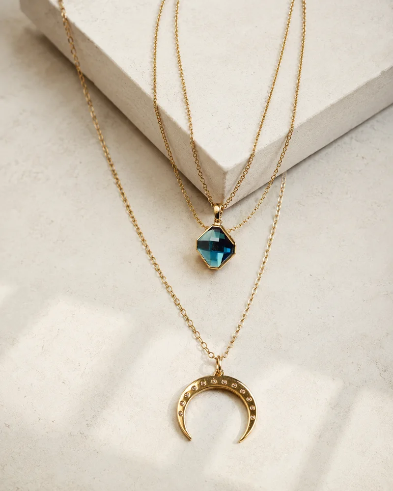 Gold pendant in quiet luxury styling